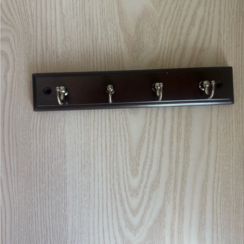 Keys and Gadgets Rack 4 Hooks Length 9 Inches